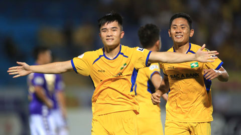 Văn Lắm ăn mừng bàn thắng cho SLNA vào lưới Hà Nội FC  	Ảnh: MINH TUẤN