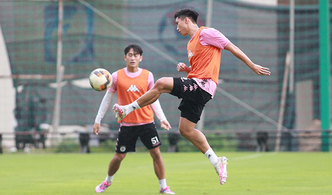Sự trở lại của Văn Hậu giúp Hà Nội FC yên tâm hơn ở mặt trận phòng ngự. Anh sẽ được xếp chơi ở vị trí hậu vệ trái sở trường hoặc trung vệ khi cần thiết 