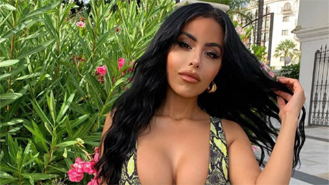 Chloe Saxon: Người mẫu đến từ Manchester yêu cả M.U lẫn Man City