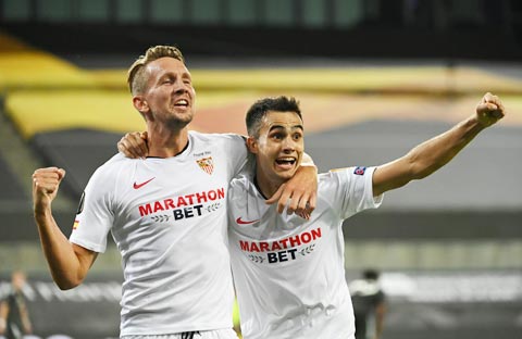 Cầu thủ Sevilla ăn mừng chiến thắng thuyết phục trước M.U