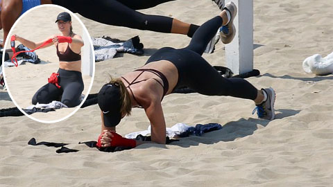 Sharapova diện croptop khoe dáng nuột trên bãi biển