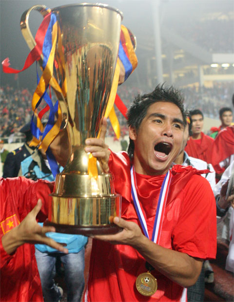Việt Thắng ăn mừng chức vô địch AFF Suzuki Cup 2008