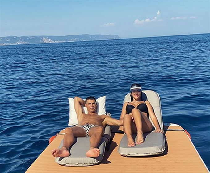 Rodriguez tận hưởng kỳ nghỉ cùng Ronaldo trên du thuyền