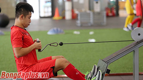 Cầu thủ U19 Việt Nam bở hơi tai trước hàng loạt bài tập thể lực 
