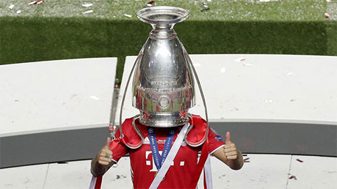 Ngôi sao đắt nhất của Bayern  ăn mừng cực 'dị' trong ngày Hùm xám vô địch Champions League