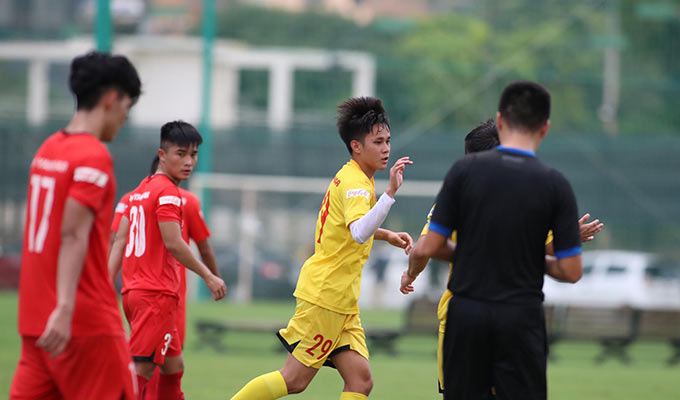 Trước khi rời sân vì chấn thương, Minh Bình cũng ghi dấu ấn bằng pha lập công trên chấm penalty cho đội vàng. Đây là bàn thắng thứ 2 của tiền đạo thuộc biên chế HAGL sau 2 trận đấu liên tiếp cho U22 Việt Nam