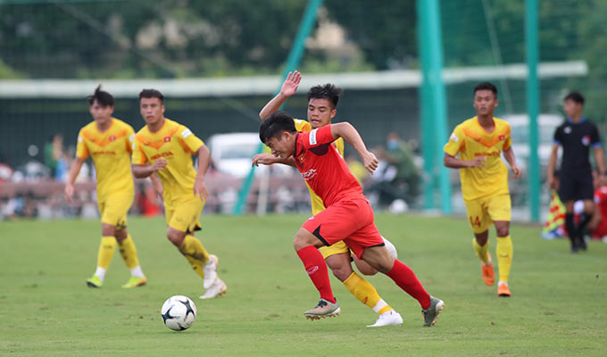 Kết thúc trận 1, hai đội hoà nhau với tỷ số hoà 2-2. 2 bàn thắng của đội vàng do công của Minh Bình và Sỹ Hoàng. Trong khi 2 bàn thắng của đội đỏ được ghi do công của Văn Lắm và Ngọc Ánh 