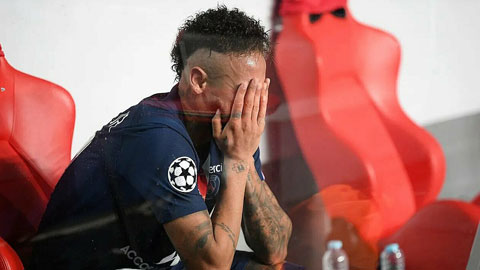 Neymar ôm mặt khóc sau trận thua Bayern