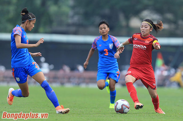 Huỳnh Như - một trong 2 tuyển thủ nữ Việt Nam cùng với Tuyết Dung nhận được lời mời sang Bồ Đào Nha chơi bóng - Ảnh: Đức Cường 