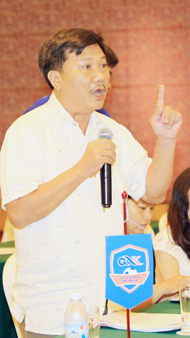 Chủ tịch CLB Quảng Nam, Nguyễn Húp (ảnh nhỏ) cho biết đội bóng xứ Quảng đang chờ quyết định từ UBND tỉnh - Ảnh: ĐỨC CƯỜNG