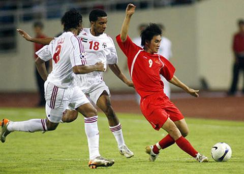 Công Vinh ghi bàn thắng đáng nhớ vào lưới UAE ở Asian Cup 2007 