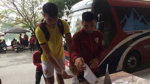 Các giải bóng đá chuyên nghiệp Việt Nam có thể trở lại trong tuần tới: An toàn là trên hết