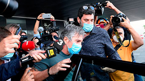 Bố Messi đã có mặt ở Barcelona, giữ im lặng tuyệt đối trước truyền thông