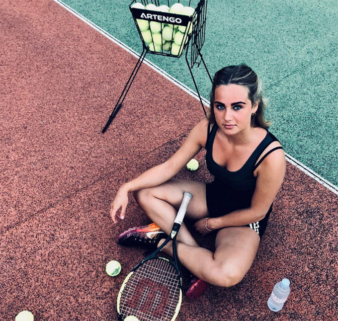 Tennis là môn thể thao yêu thích của Estelle
