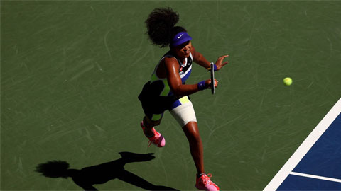 Naomi Osaka thoát hiểm vào vòng bốn US Open 2020