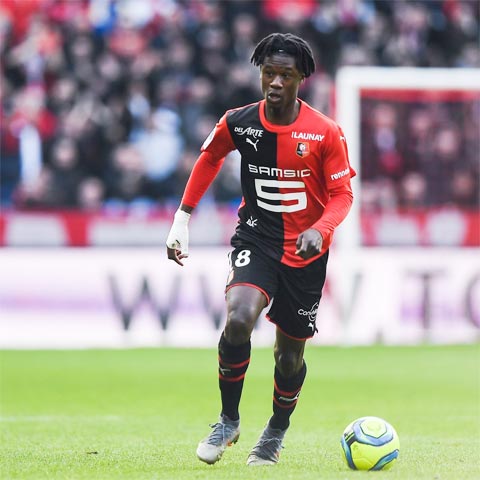Chưa tròn 18 tuổi nhưng Camavinga đã là trụ cột của Rennes