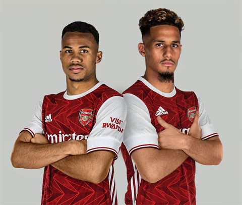 Magalhaes và Saliba (trái) được kỳ vọng sẽ giúp hàng thủ Arsenal vững chắc hơn