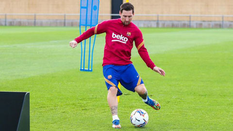 Messi tập luyện vào ngày nghỉ của Barca