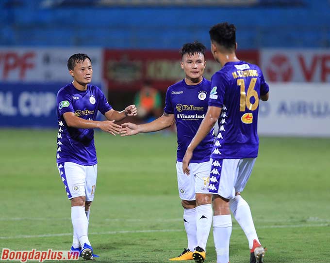 Sau đó, Quang Hải lập cú đúp cho riêng mình cho Hà Nội FC 