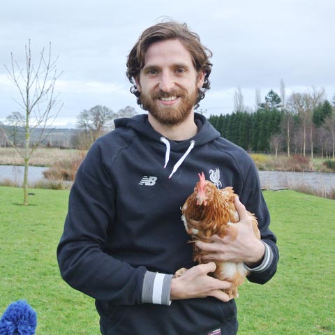 Allen xây dựng một trang trại chuyên nuôi… gà mái