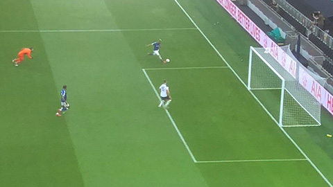Ngỡ ngàng Richarlison đá thẳng bóng ra ngoài trước khung thành Tottenham Ngỡ ngàng Richarlison đá thẳng bóng ra ngoài trước khung thành Tottenham