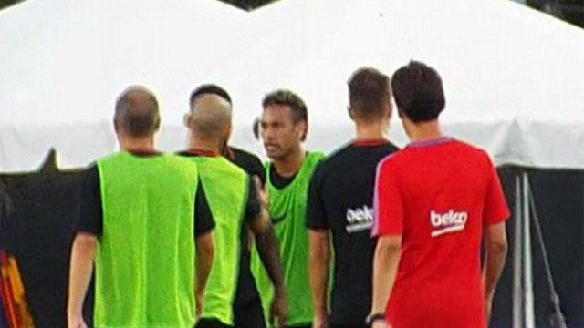 Mùa Hè 2017, Neymar lúc đó còn thi đấu cho Barcelona đã có ẩu đả với hậu vệ Nelson Semedo sau tình huống tranh chấp bóng