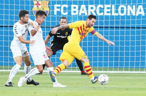 Vắng Suares, chưa cầu thủ nào ở Barca thành công ở vị trí “số 9” ở trận đấu mới đây