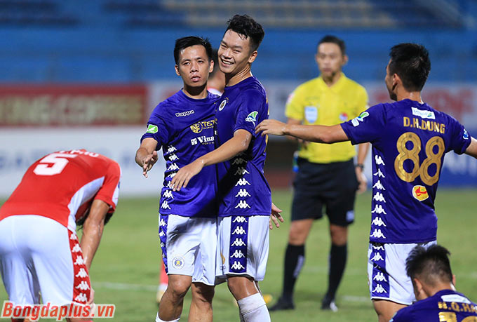 Một Hà Nội FC thiếu 3 trụ cột ở hàng thủ là Văn Hậu, Duy Mạnh, Đình Trọng cùng 2 ngoại binh trên hàng công là Omar và Rimario vẫn thắng 5-1 trước TP.HCM