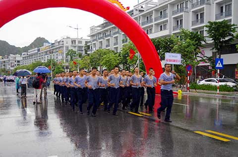 Đội hình chạy của Lữ đoàn 147 tham gia chạy tập thể