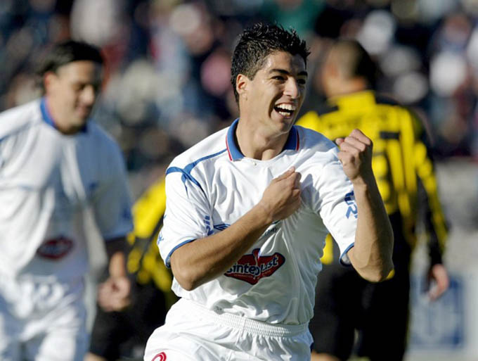Luis Suarez ra mắt vào năm 2005 tại CLB Nacional của Uruguay. Đến mùa Hè 2007, Suarez rời Nacional sau khi không tìm được vị trí chính thức tại đây
