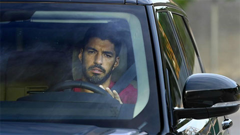 Suarez buồn rười rượi khi phải rời Barca