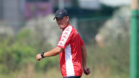 HLV Chung Hae Soung bổ sung cựu trung vệ ĐT Việt Nam vào BHL TP.HCM