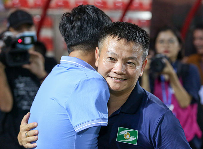Trợ lý Phạm Văn Quyến tiếp tục mát tay khi có chức vô địch giải trẻ thứ 3 trong 3 năm liên tiếp