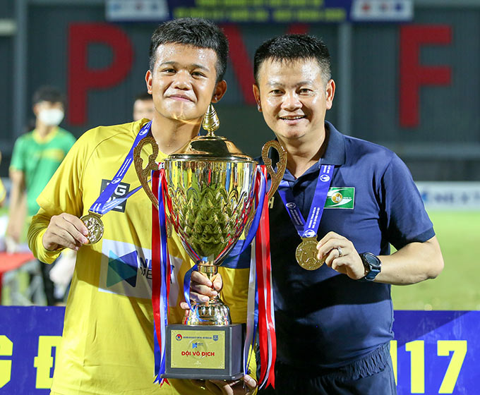 Sau nhiều năm núp bóng PVF, HAGL, Đà Nẵng,... việc U17 SLNA vô địch giải U17 Quốc gia có thể xem là lời khẳng định cho sự trở lại của một lò đào tạo danh tiếng bậc nhất Việt Nam về bóng đá 