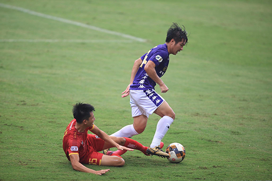 Hà Nội FC (áo xanh) đã không thể chọc thủng lưới Thanh Hoá. Ảnh: Minh Tuấn