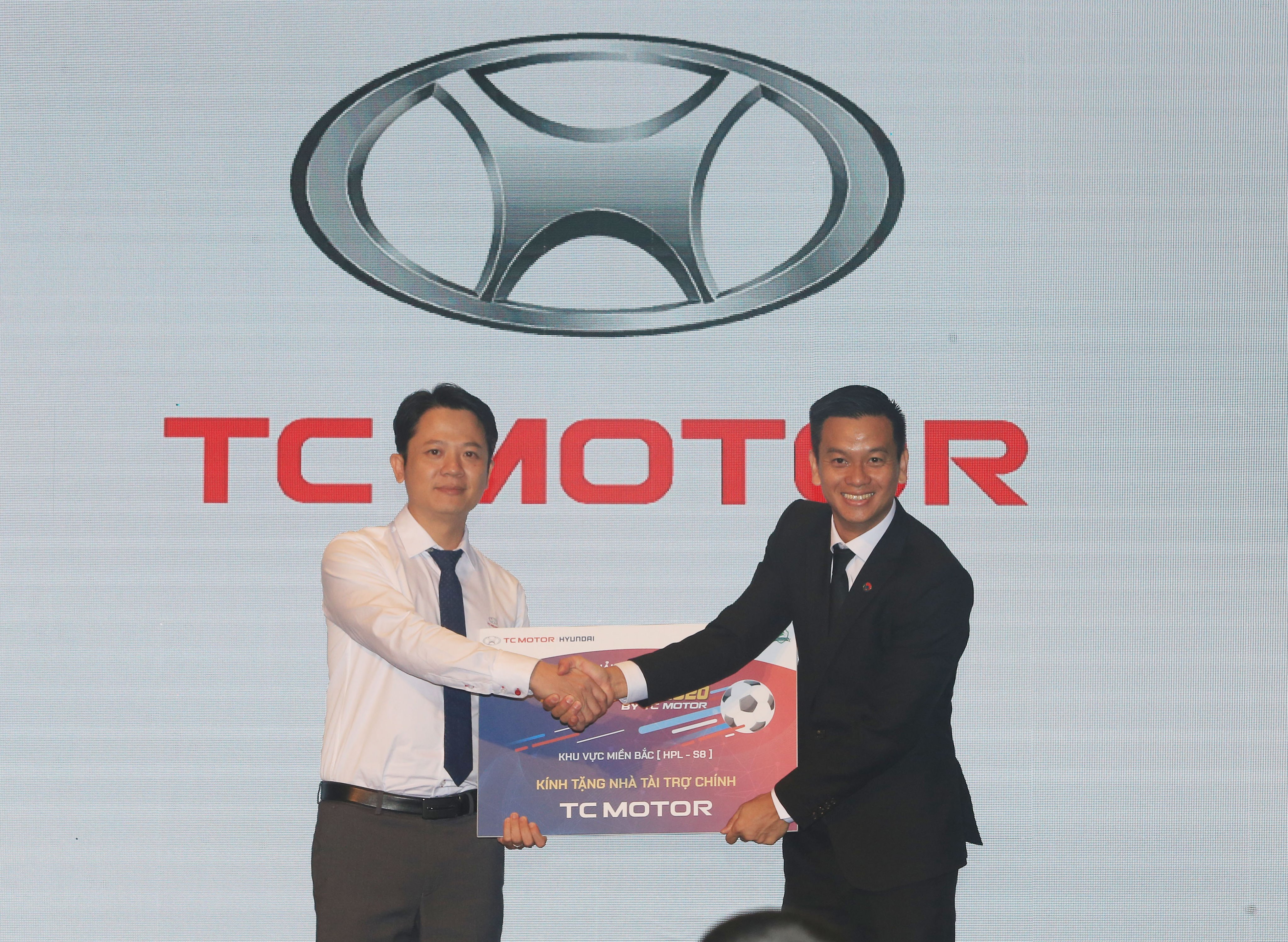 Giải bóng đá 7 người toàn quốc tiếp tục nhận được sự đồng hành của nhà tài trợ Huyndai Motor TC - Ảnh: Đức Cường 
