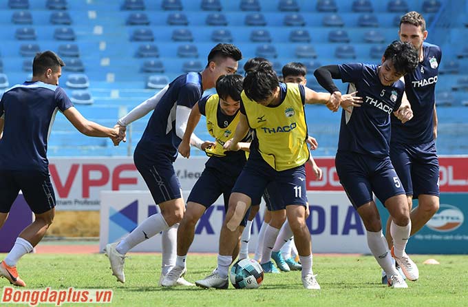 Tuy nhiên theo Văn Toàn, anh và đồng đội sẽ chơi phòng ngự phản công và hy vọng kiếm về 1 thắng lợi có cách biệt 1 bàn