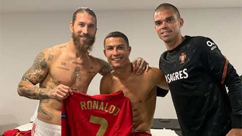 Ronaldo lần đầu nói chuyện với Ramos sau 2 năm