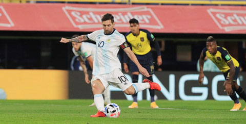 Messi đá quả penalty đem về chiến thắng 1-0 cho Argentina trước Ecuador