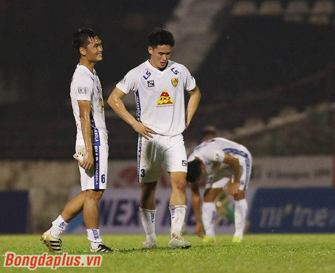 Quảng Nam FC thua đậm 1-4 trước SLNA 