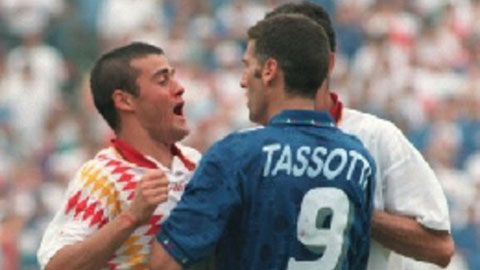 Tassotti đánh cùi chỏ vào mũi Enrique hồi World Cup 1994
