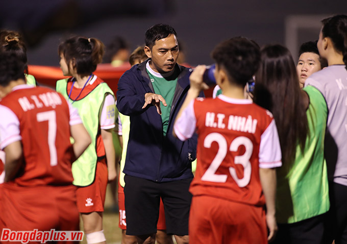 Than.KSVN được đánh giá "cửa trên" so với một Phong Phú Hà Nam mất HLV lẫn đội trưởng Hồng Nhung vì án phạt, trong trận đấu cuối cùng của lượt đi giải nữ quốc gia giữa hai đội đang xếp thứ 3 và thứ 4 giải đấu