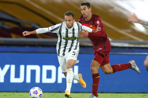 Juventus (trái) sẽ có trận đấu khó khăn trên sân của Kiev