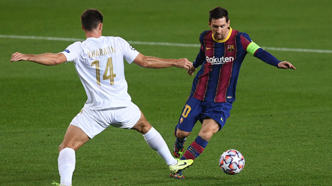 Messi cân bằng kỷ lục của Giggs tại Champions League