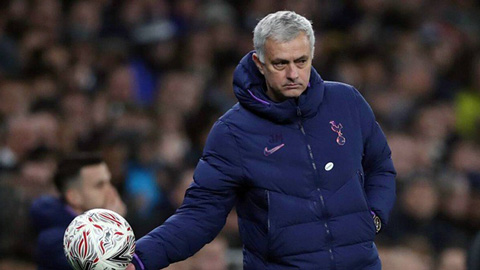 Tottenham thắng nhưng 'bóng ma M.U' vẫn ám ảnh Mourinho