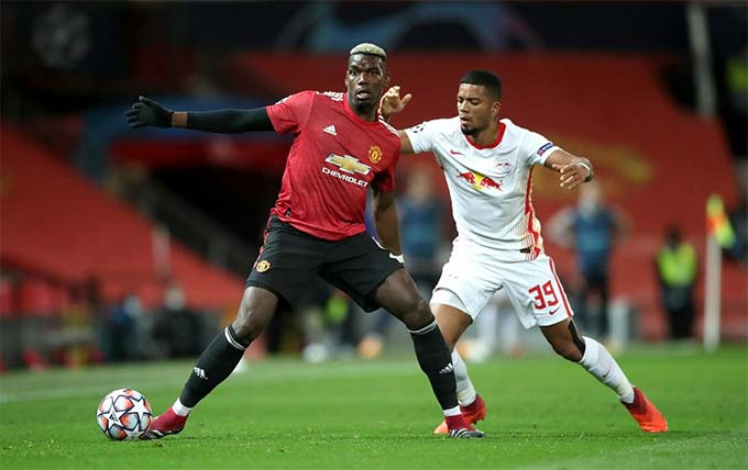 Pogba hoạt động vô cùng xông xáo