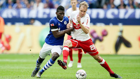 Đang sa sút thảm hại, chủ nhà Schalke (trái) sẽ tiếp tục bị tân binh Stuttgart "đè"
