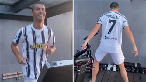 Ronaldo mặc áo Juventus khi ở nhà: Chân tập chạy, miệng cười tươi như hoa