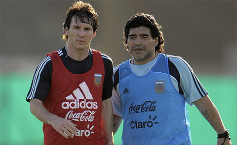 Messi động viên Maradona