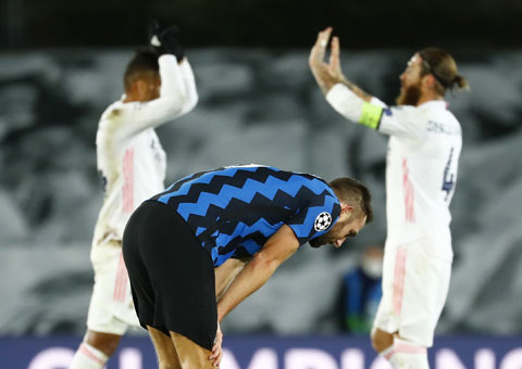 Cầu thủ Inter chán nản sau trận thua trên đất Tây Ban Nha